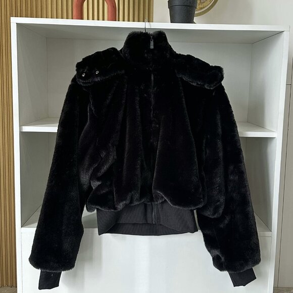 Alo Yoga Faux Fur Foxy Jacket Black Color - Picture 4 of 4
